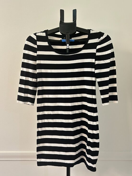 Forever 21 Dresses & Skirts - Forever 21 Black and White Striped Mini Dress Size M